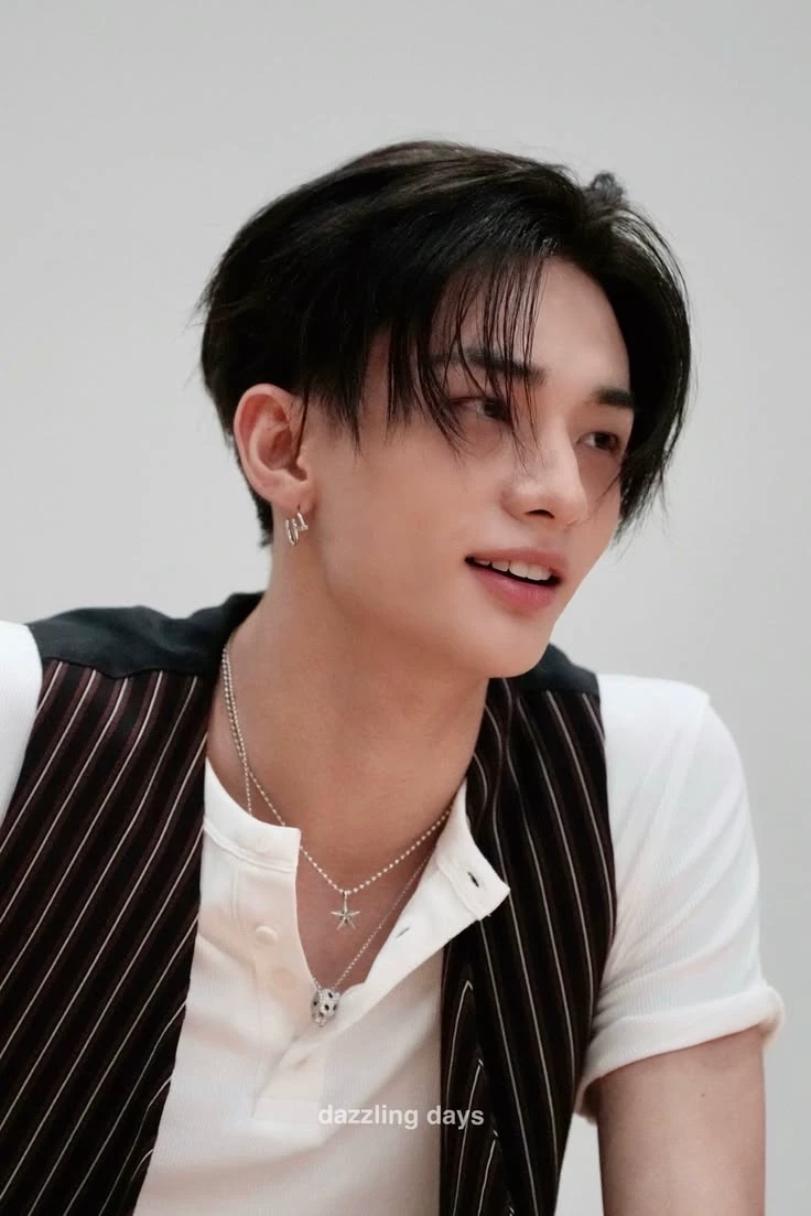 Hwang Hyunjin thumbnail