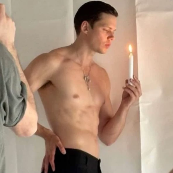 Bill Skarsgård. thumbnail