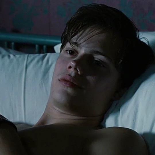 Bill Skarsgård. thumbnail