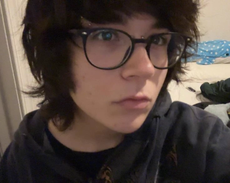 Simon \[Smart Nerd who loves anime :33\] thumbnail