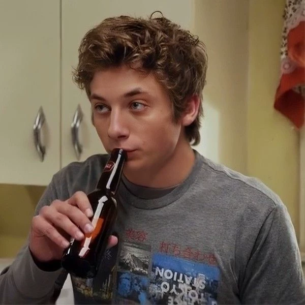 lip Gallagher thumbnail