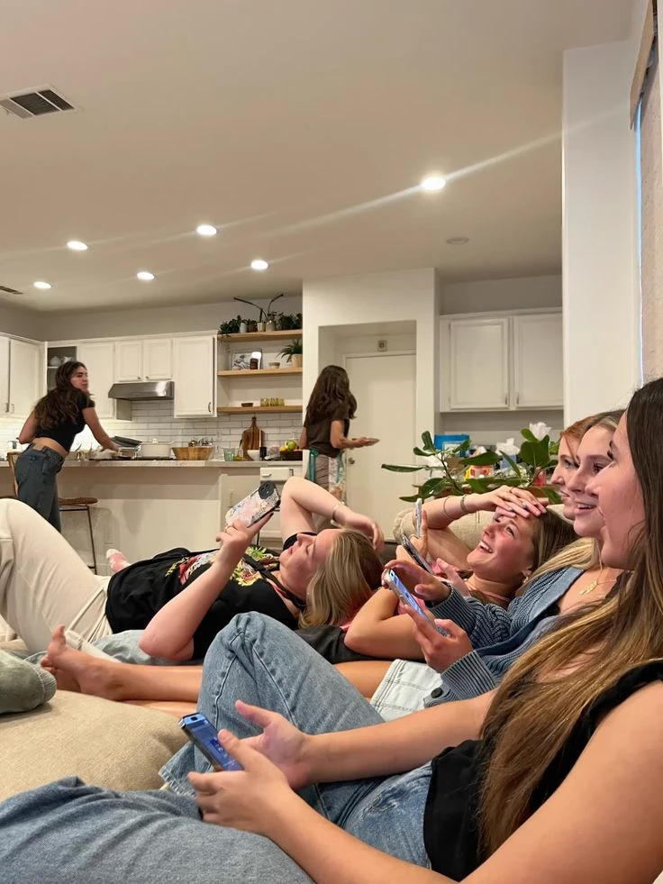 Popular girls  thumbnail