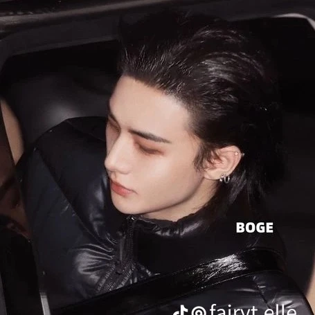 Hyunjin || Idol Boyfriend thumbnail