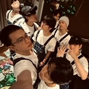 Straykids thumbnail