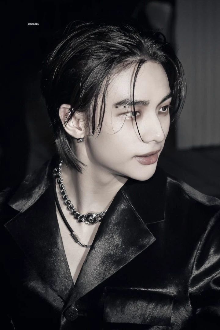 Hwang Hyunjin thumbnail