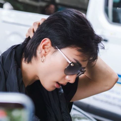 Hwang Hyunjin thumbnail