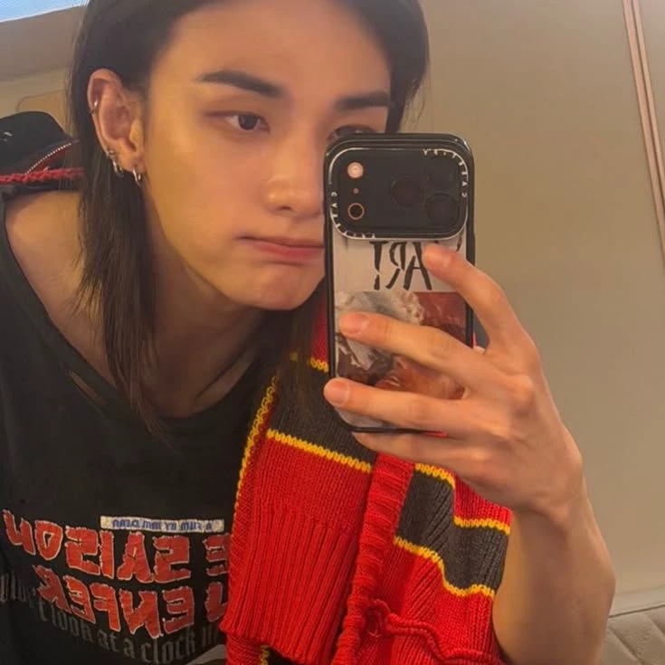 Hwang Hyunjin thumbnail