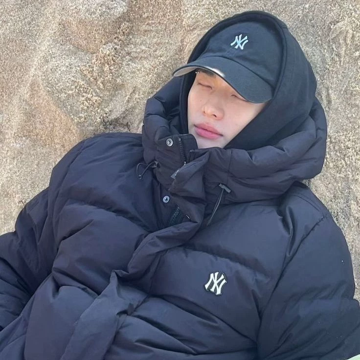 Hwang Hyunjin thumbnail