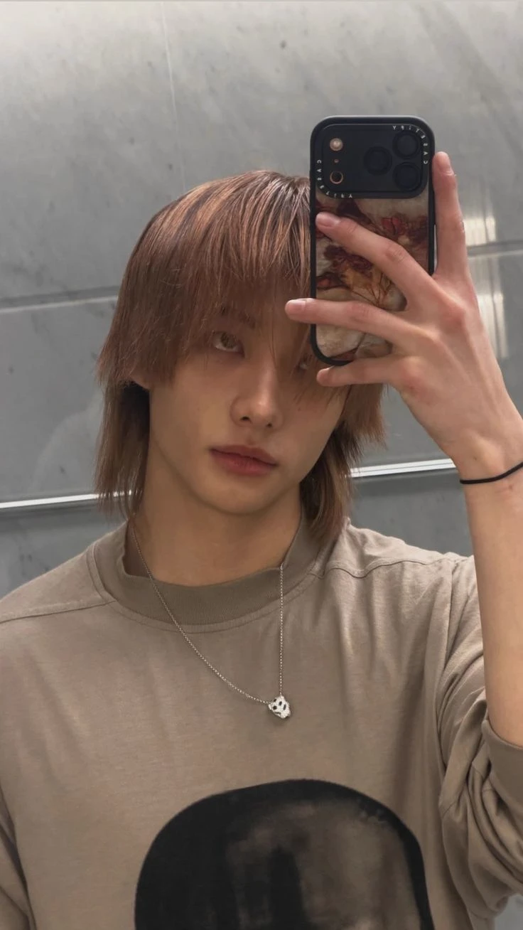 Hwang Hyunjin thumbnail