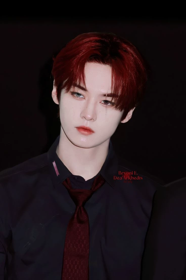 Lee know - vampire friend thumbnail