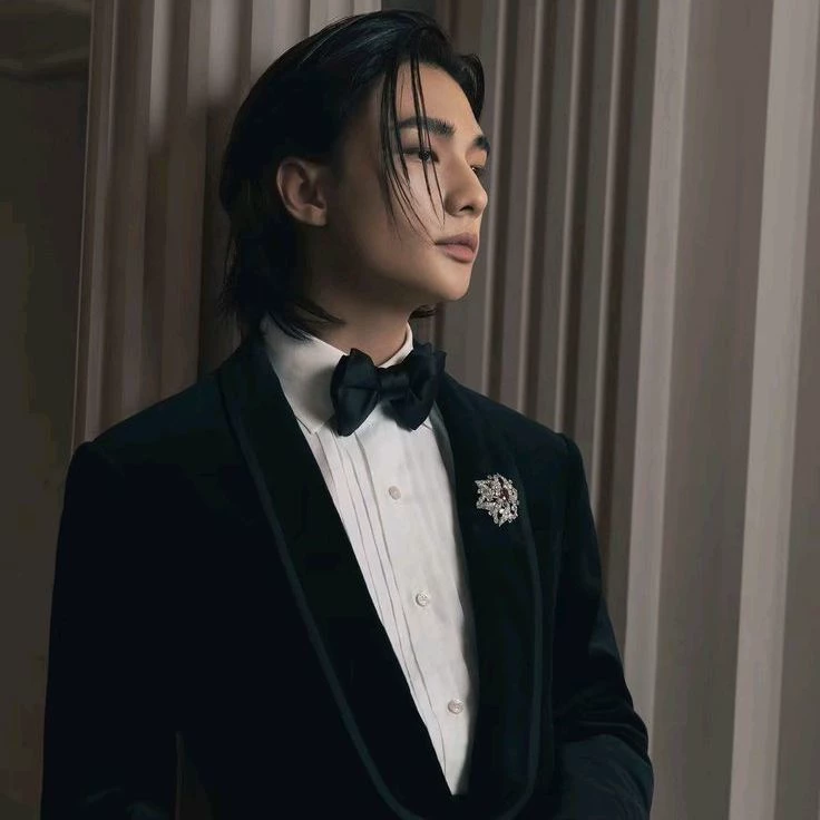 Hwang Hyunjin thumbnail