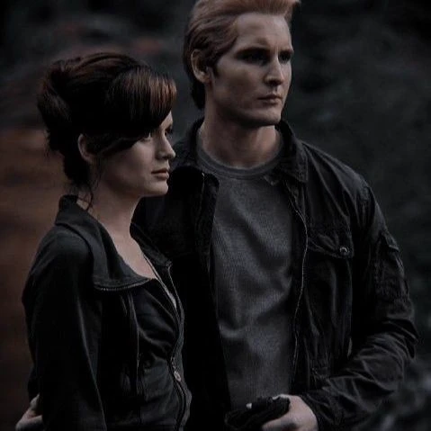 Carlisle and Esme Cullen thumbnail