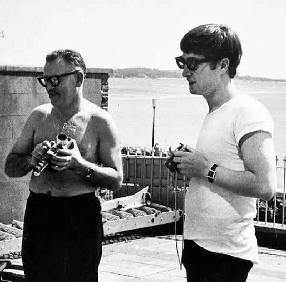 ⌗  John Lennon thumbnail