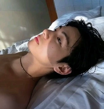 Kim Taehyung thumbnail