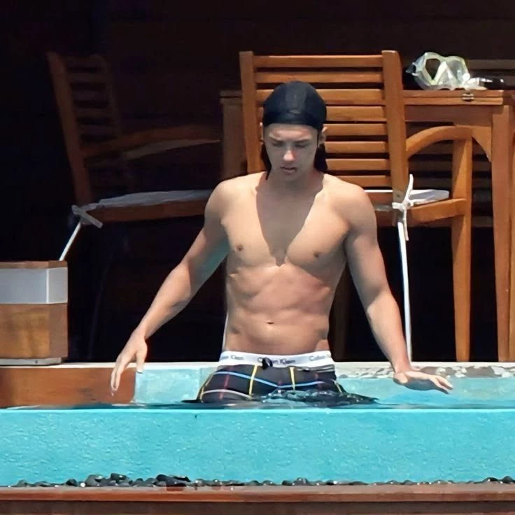 Tom Kaulitz thumbnail