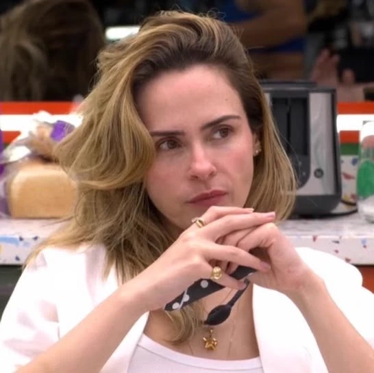 Ana Paula Renault thumbnail