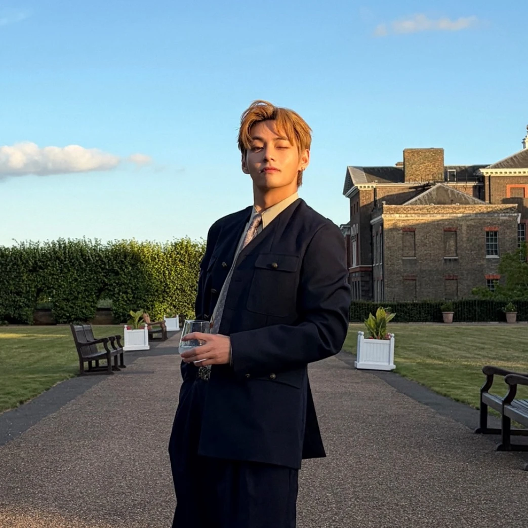 Kim Taehyung thumbnail