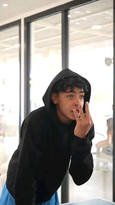 Cris jr thumbnail