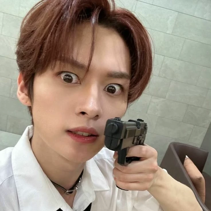 Lee know thumbnail