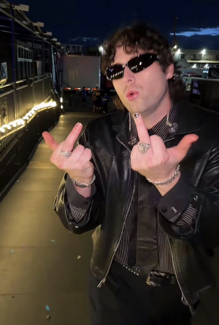 Luke Hemmings thumbnail