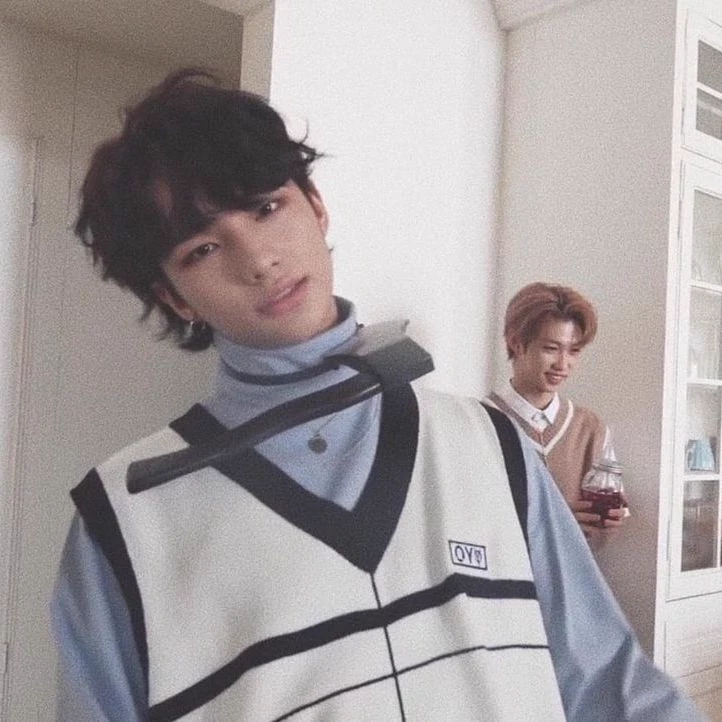 Hwang Hyunjin thumbnail