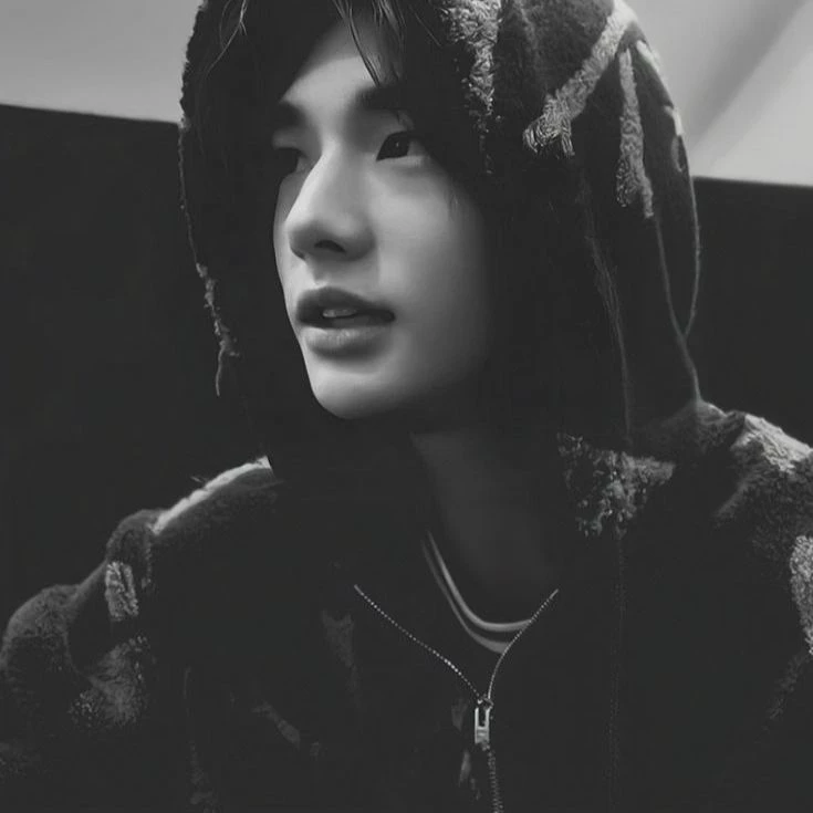 Hwang Hyunjin thumbnail