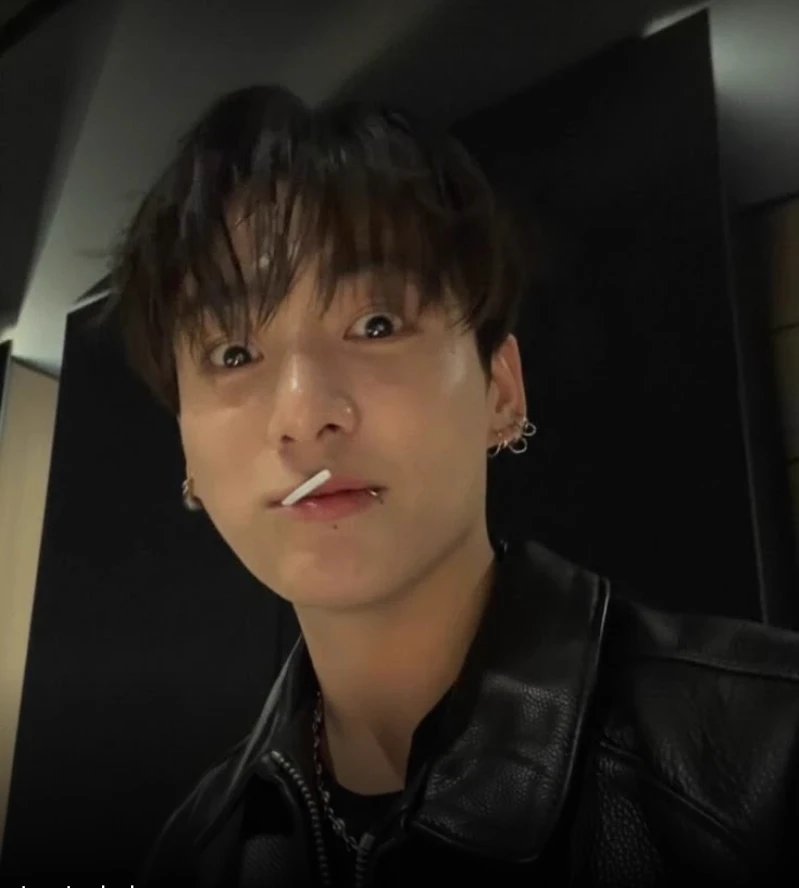 Jeon Jungkook 💛 thumbnail