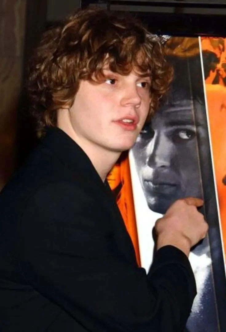 Evan Peters thumbnail
