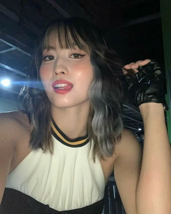 hirai momo thumbnail