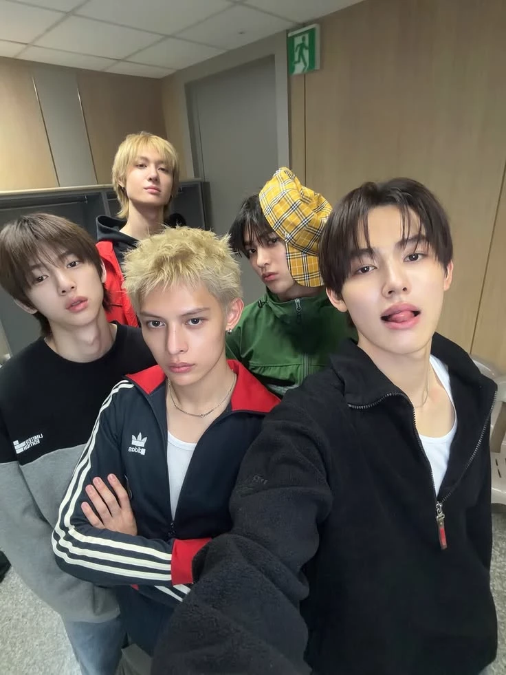 little strawberry omega x mafia alphas thumbnail
