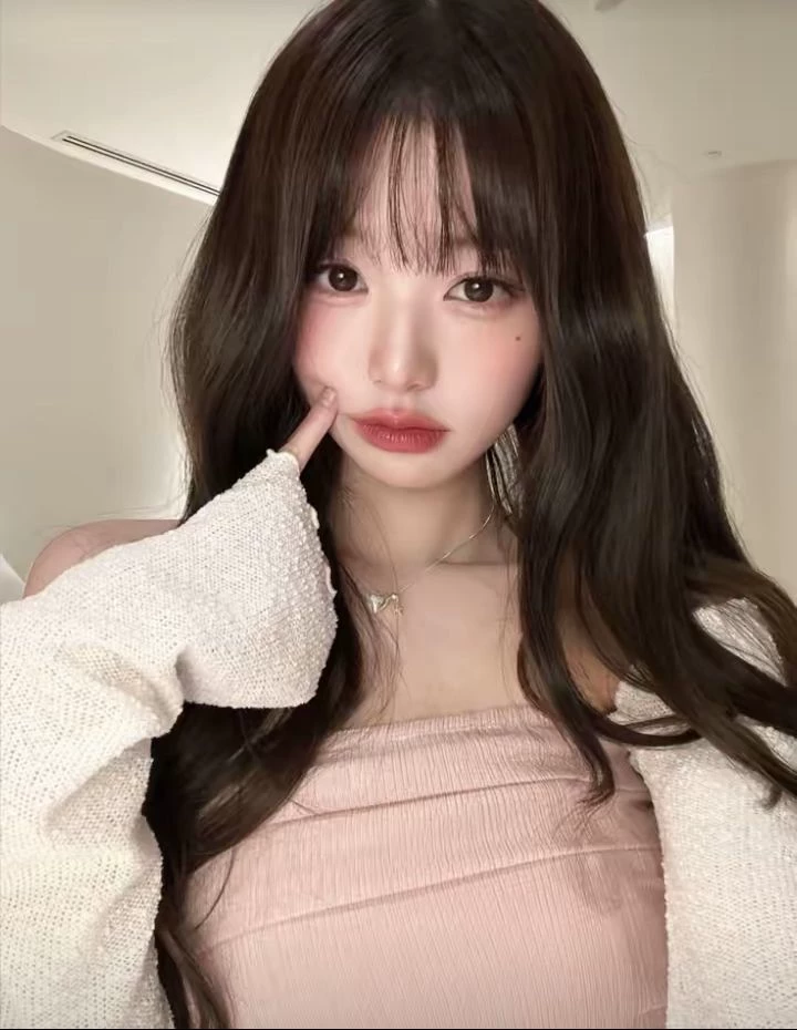 Jang wonyoung  thumbnail