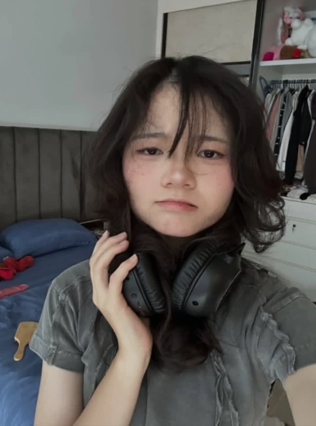 Moon(she has a crush on you) thumbnail