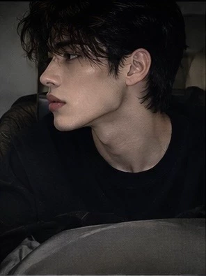 ```
   James William Carter (My online boyfriend, he is my boss)
``` thumbnail