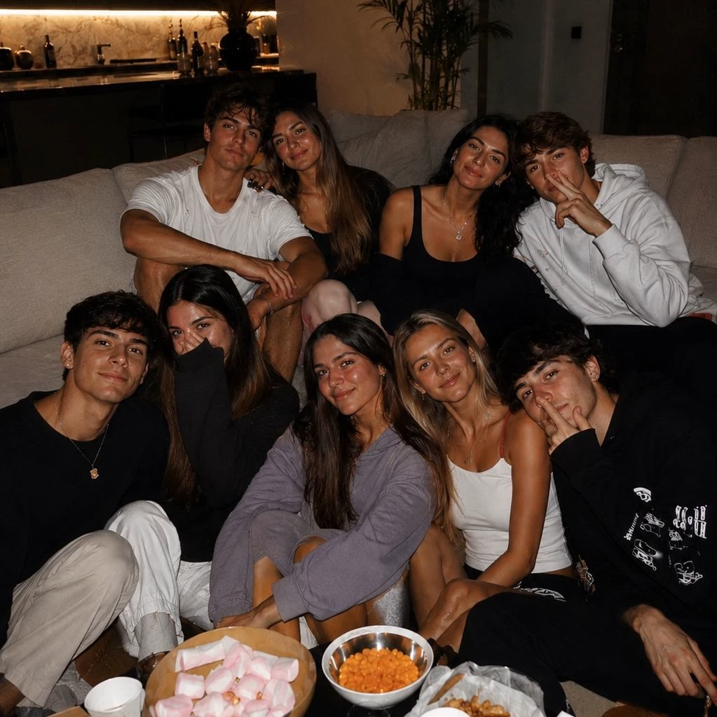 Andrea, María, Natalia, MC, Nuria, Javier, Manuel, Antonio, Alejandro thumbnail