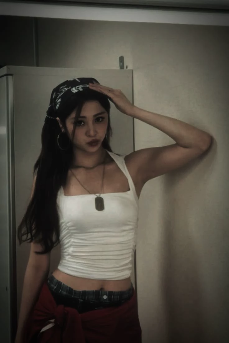 Huh Yunjin thumbnail