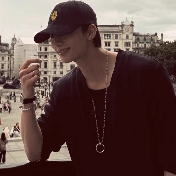 현진 ' Hwang Hyunjin thumbnail