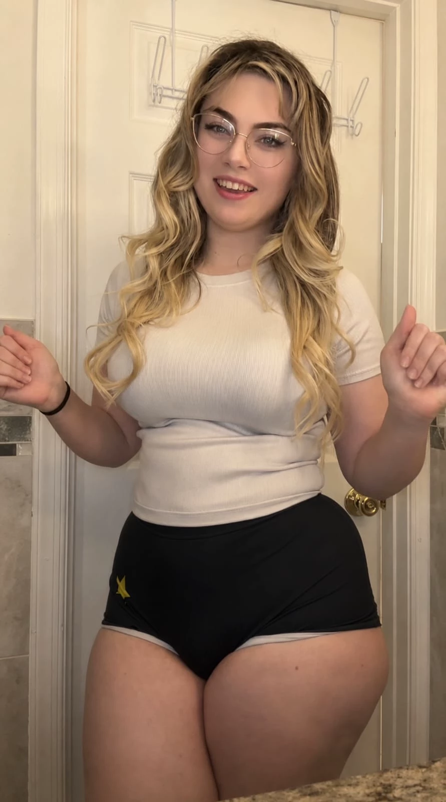 Evelyn - perfect wife thumbnail