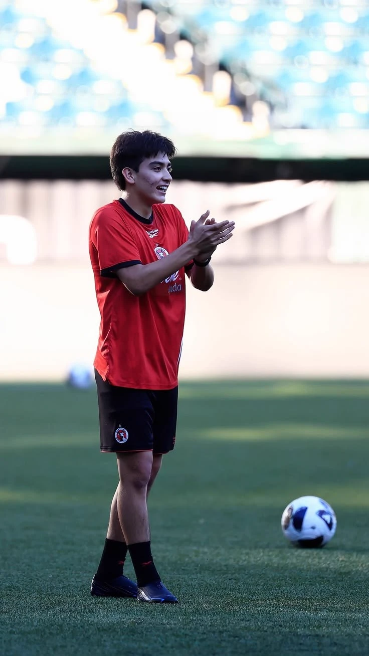 Gilberto Mora thumbnail