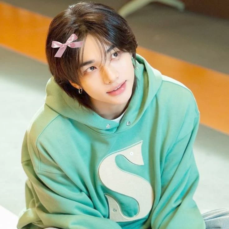 Hwang Hyunjin thumbnail