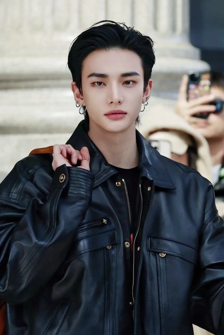 Hwang Hyunjin  thumbnail