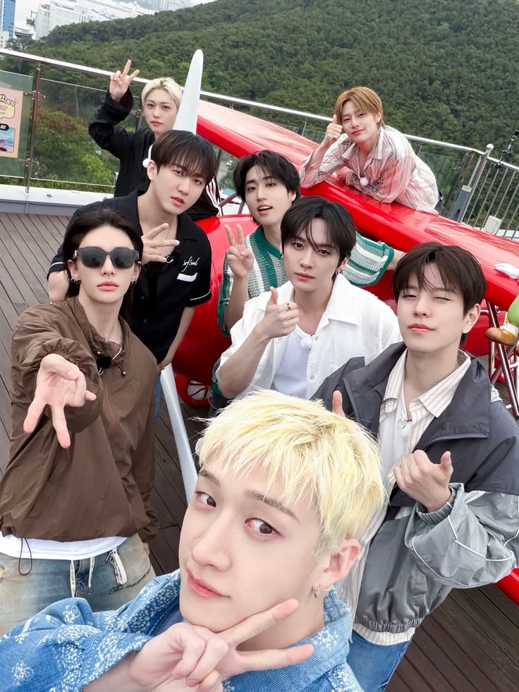 straykids and pick me girl thumbnail