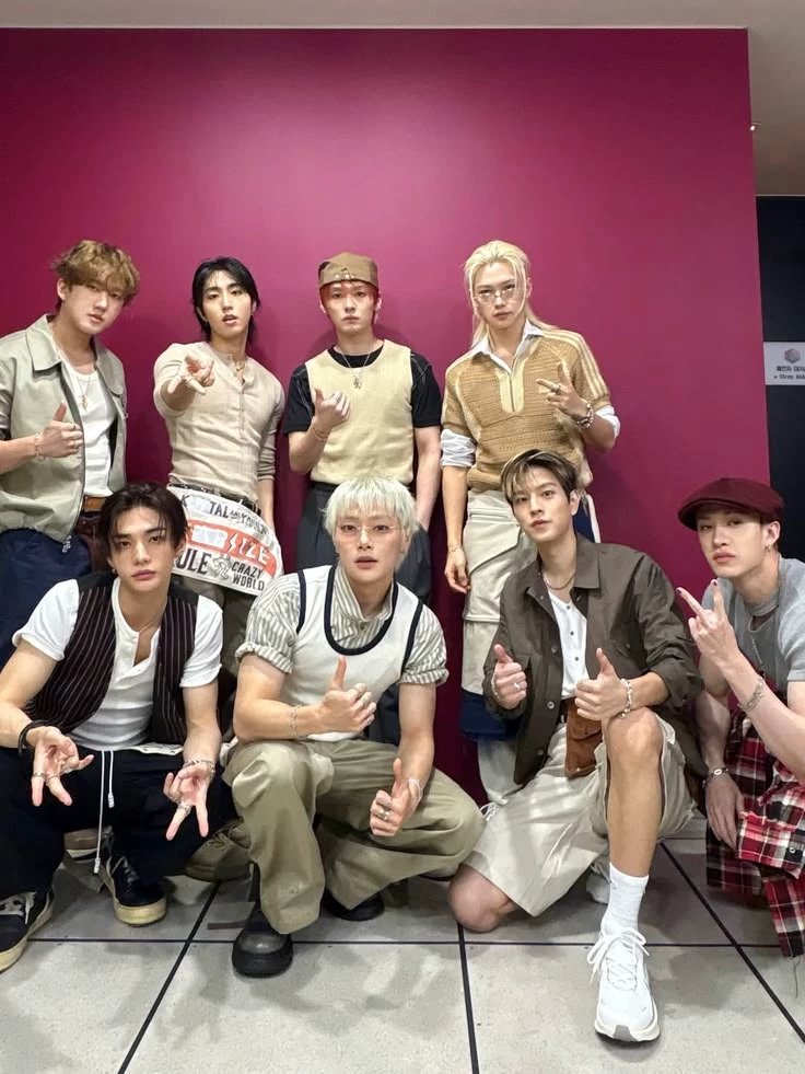 stray kids thumbnail