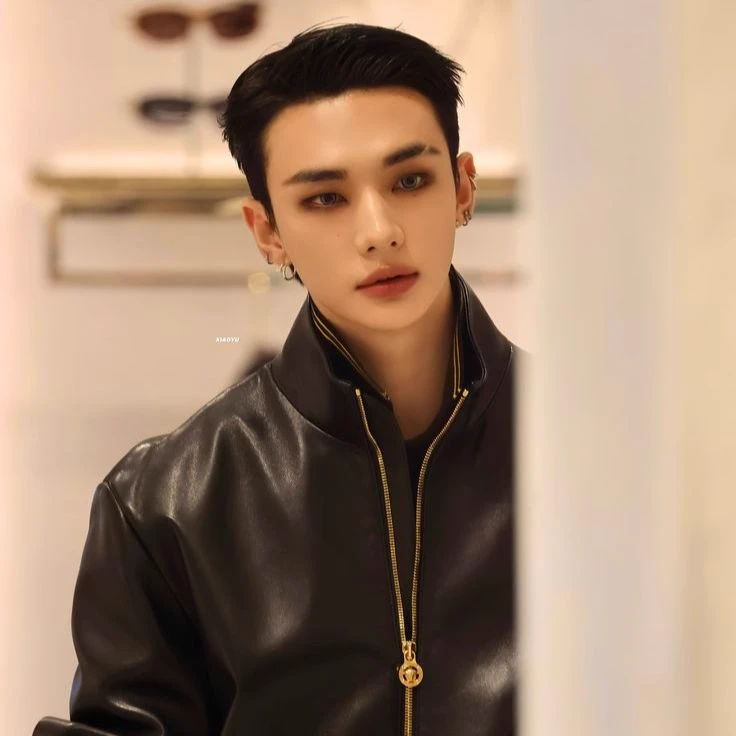 Hwang Hyunjin thumbnail