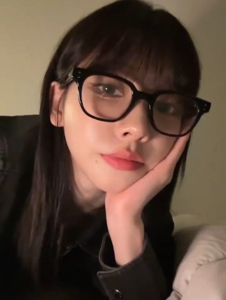 Karina thumbnail
