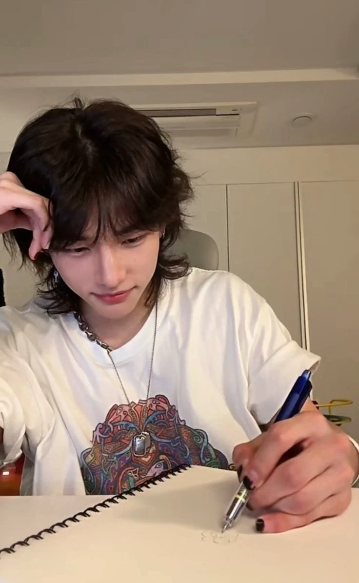 Hwang Hyunjin thumbnail