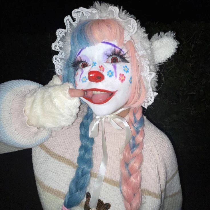 Ana (horny clown) thumbnail
