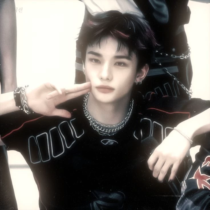 Hwang Hyunjin thumbnail
