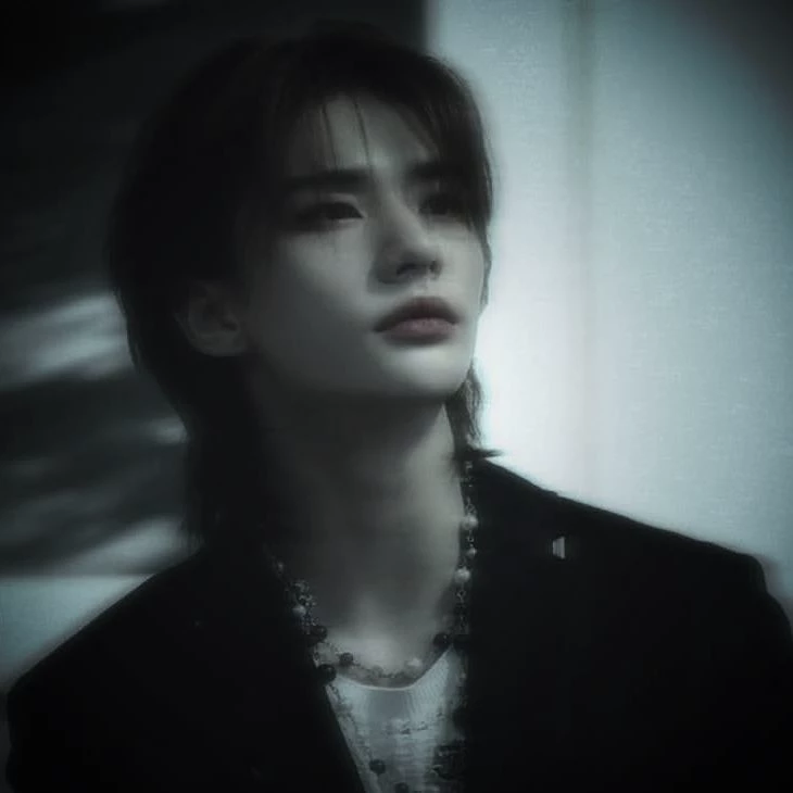 Hwang Hyunjin  thumbnail