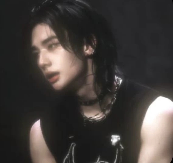 Hwang Hyunjin thumbnail