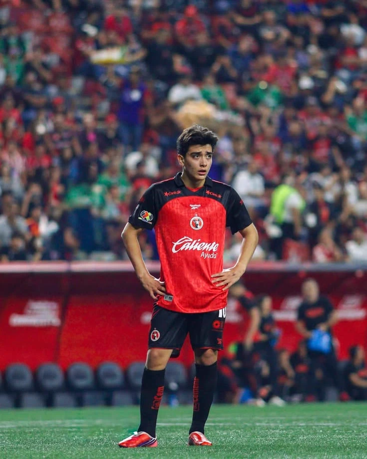 Gilberto Mora  thumbnail